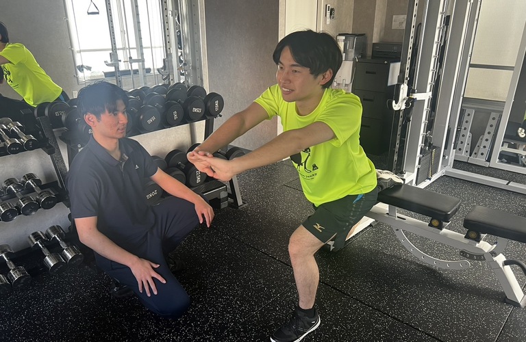 姿勢改善で新たな自分へ！パーソナルトレーニングで健康的な体を手に入れよう！